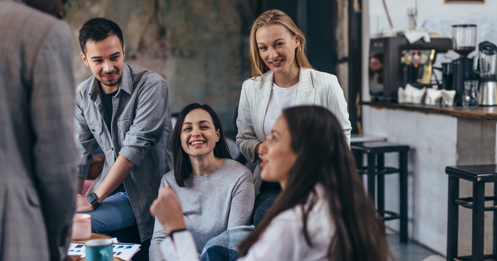 10 sujets de conversation Cringey qui font que les gens ne vous aiment pas instantanément